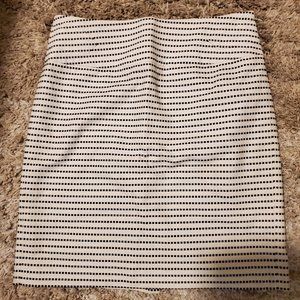 LOFT Black and White Patterned Lined Skirt Size 2